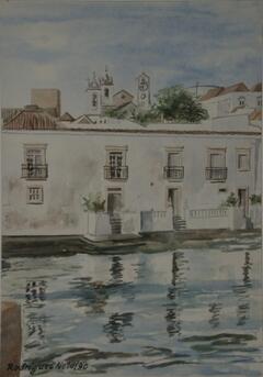 Casas de Tavira à beira do rio